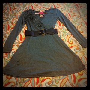 ⬇Price Reduced⬇Grey dress comes with belt