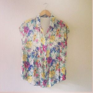 🚫SOLD🚫 Floral Blouse w/ Cutout back