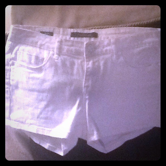 💕💕GIFTED to Kimmie💕💕Vigoss white jean shorts😎