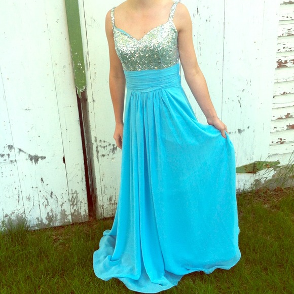 Beautiful Blue Chiffon Dress Made in China - Picture 1 of 3