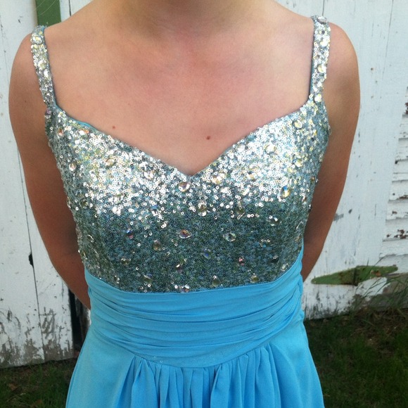 Beautiful Blue Chiffon Dress Made in China - Picture 2 of 3