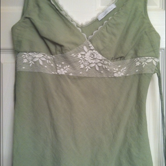 🌀Traded🌀 Sage green linen tank with lace detail