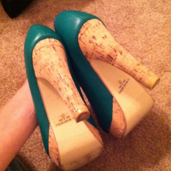 Pumps - Picture 2 of 2