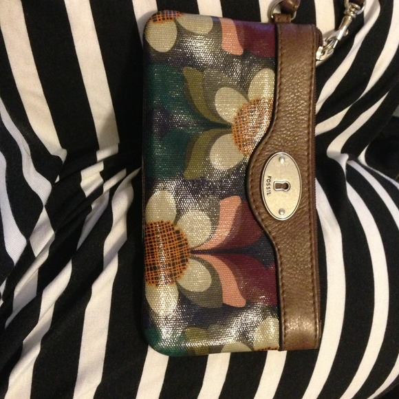Fossil wristlet