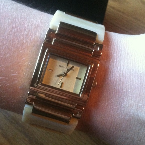 Beautiful authentic Michael kors watch with tags - Picture 2 of 4