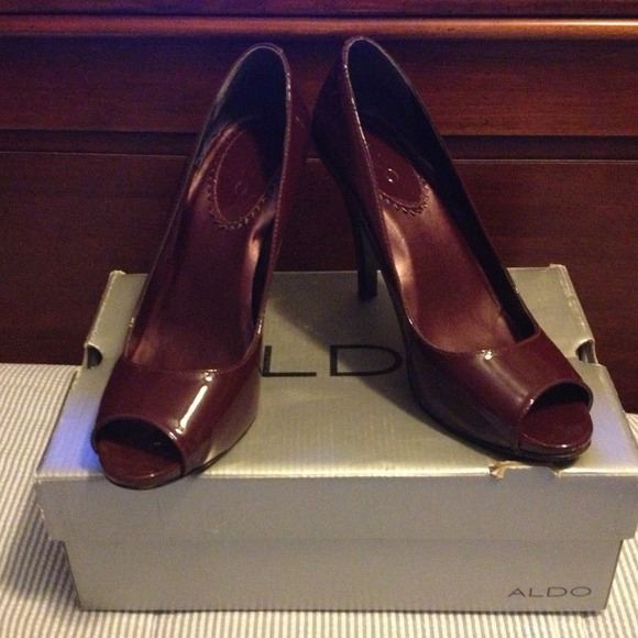 Price lowered!!Aldo peep hole heel size 38