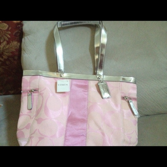Authentic NWT medium Coach tote - Picture 1 of 2