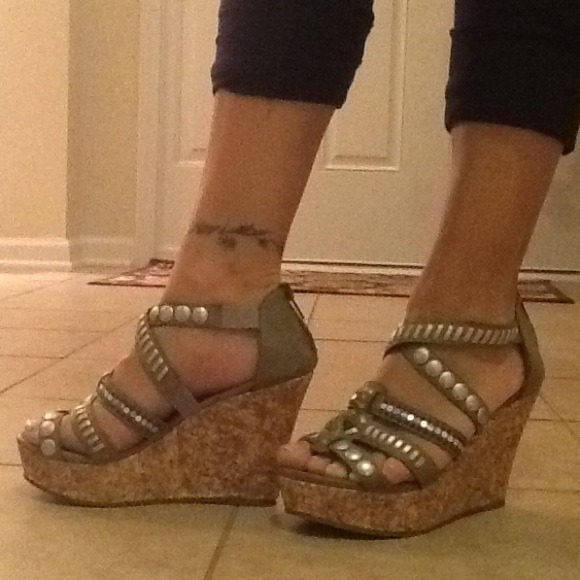 Gladiator wedge.  (ON HOLD FOR TAB423)