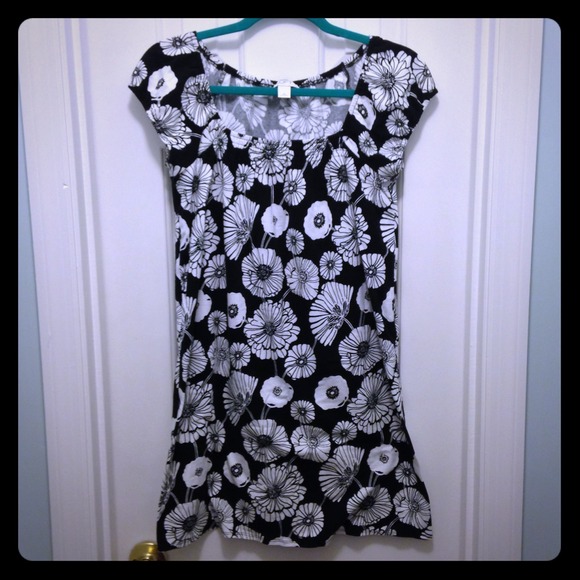 💥SOLD💥Ann Taylor LOFT Black White Floral Jersey