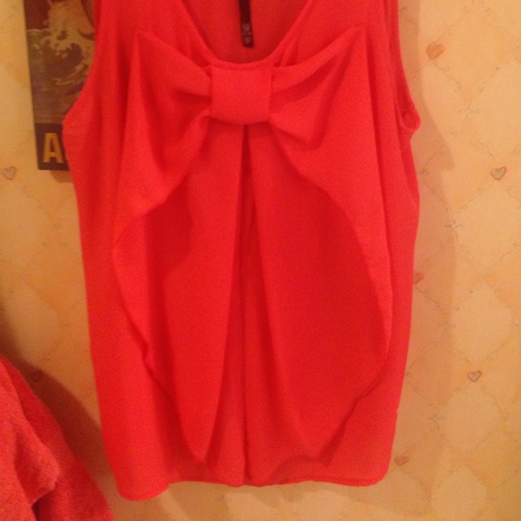 SOLD--Coral bow front tank - Picture 2 of 2