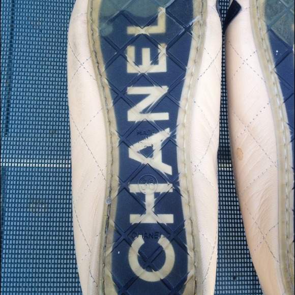 ⛔SOLD⛔Authentic Chanel Cambon Ballet Flats - Picture 2 of 4