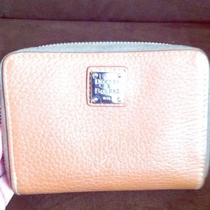 Small dooney&bourke leather wallet