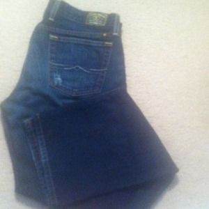 Lucky brand boyfriend cut jeans.