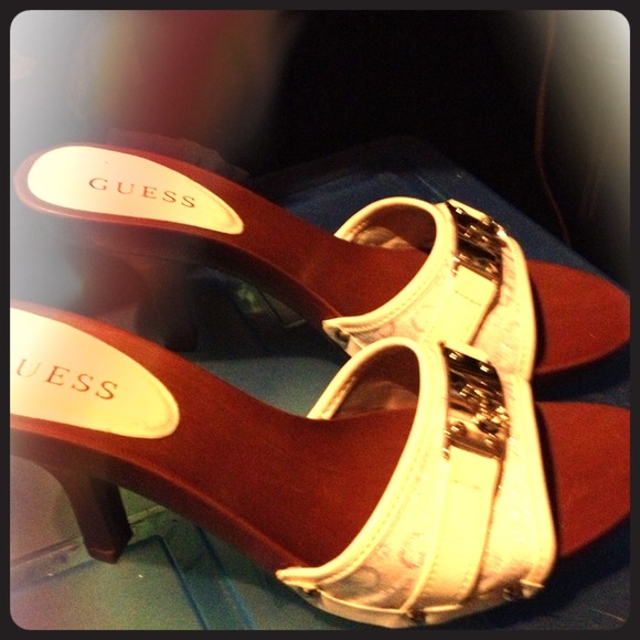 Reduced price 40$ Guess open toe sandals - Picture 1 of 1