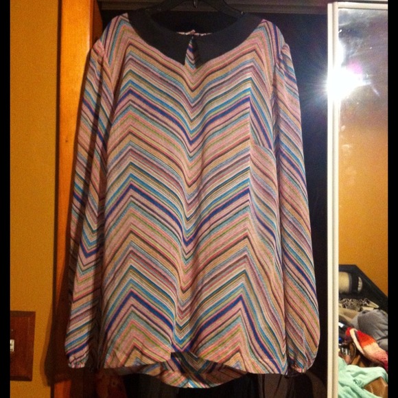 SOld!!!!!Chevron Print Shirt - Picture 1 of 3