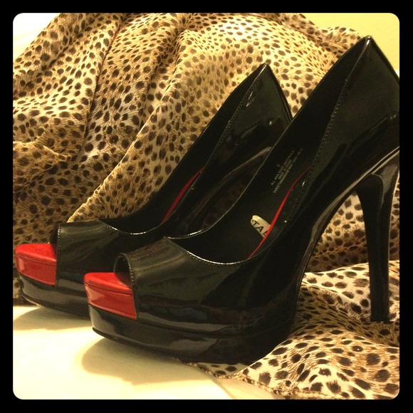 Black with red stilettos 💗REDUCED💗