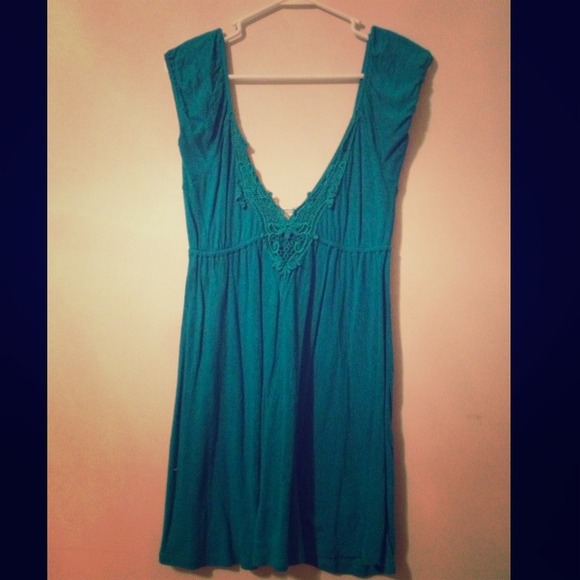 🚫SOLD🚫F21 V Neck Embroidered Tunic