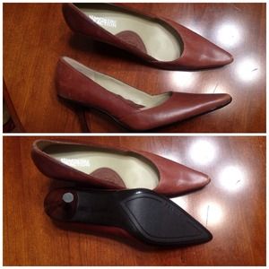 Kenneth Cole Reaction Pumps