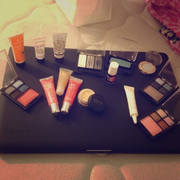 🚫🚫Makeup essentials.🚫🚫S O L D !!!!