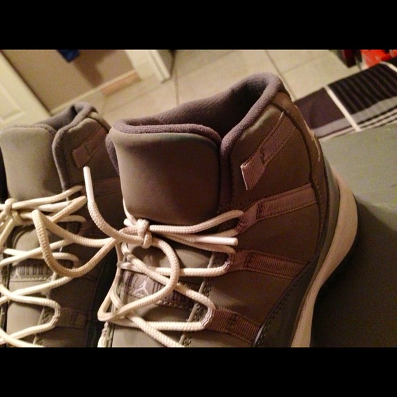 Size 5y Cool Grey 11s!
8.5/10 condition SOLD - Picture 3 of 4