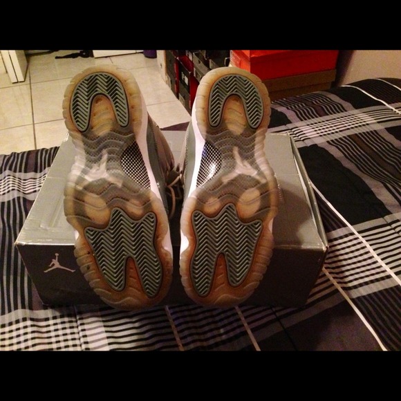 Size 5y Cool Grey 11s!
8.5/10 condition SOLD - Picture 4 of 4