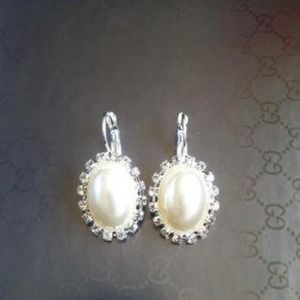 Rhinestone Pearl Earring lever back white New