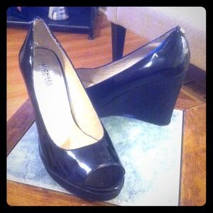 Black Patent Leather Peep-toe Wedges