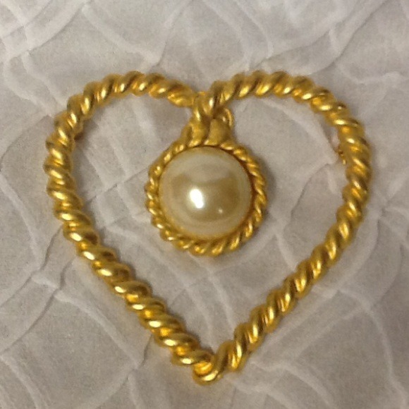 Gold Heart Pin/Broach with Pearl Accent
