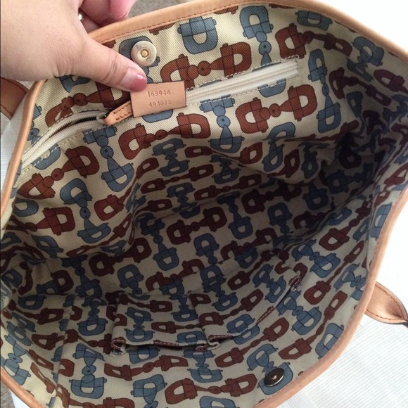 ✨Traded✨Authentic Gucci shoulder bag. Good cond - Picture 4 of 4