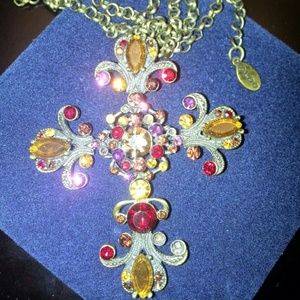 Beautiful Vintage Cross Rhinestone Necklace