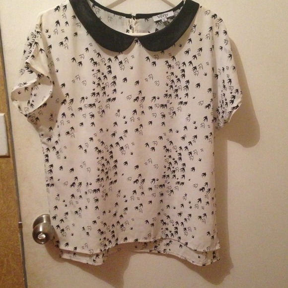 🚫🚫SOLD🚫🚫Dove print small blouse