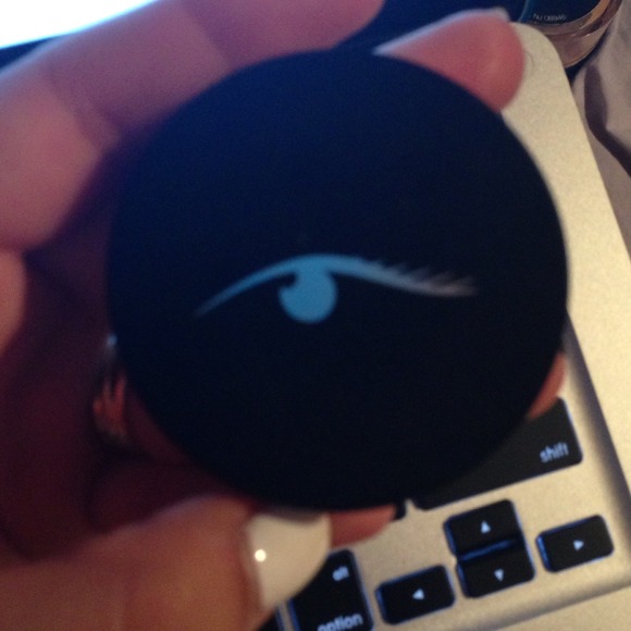 Amazing cosmetics blush