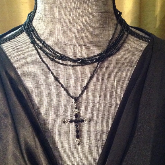 ❤️❤️Lia Sophia Beaded Cross Necklace. ❤️ - Picture 1 of 4