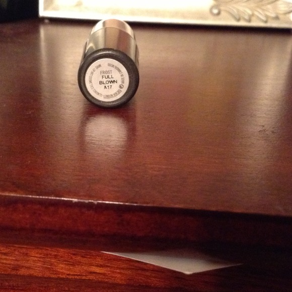 MAC 💄💋 - Picture 3 of 3