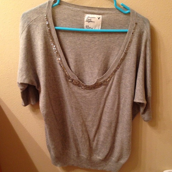 ❌SOLD❌Gray and shimmer top!
