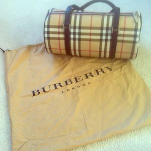 Burberry Handbags - Authentic Burberry Barrel Purse Burberry Handbags - Authentic Burberry Barrel Purse