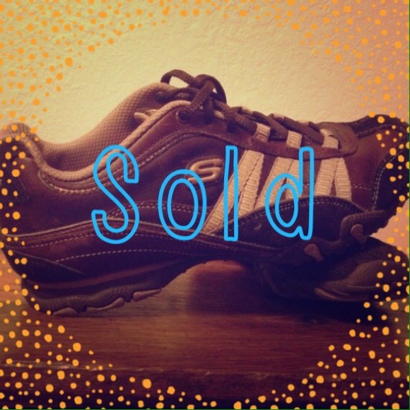 Ladies tennis shoes, brown