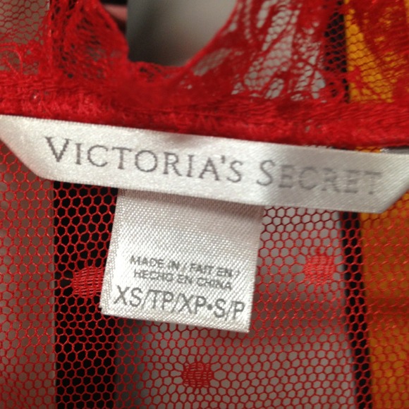 Red robe from Victoria secret - Picture 2 of 4