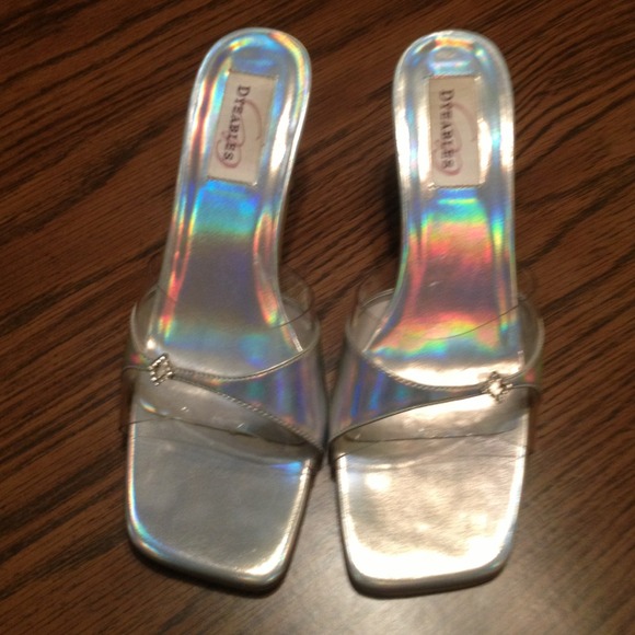 Silver 2-2.5 in. Pumps💛reduced