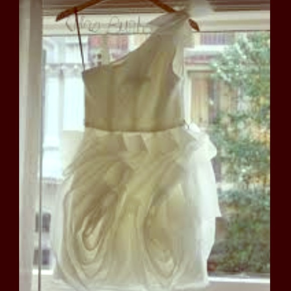 Just Sharing this Vera Wang Ivory dress! - Picture 1 of 1