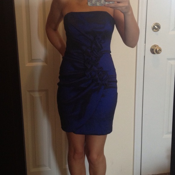 Beautiful curve hugging dress from Macy's - Picture 2 of 4