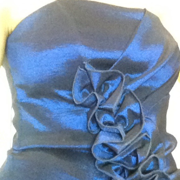 Beautiful curve hugging dress from Macy's - Picture 3 of 4