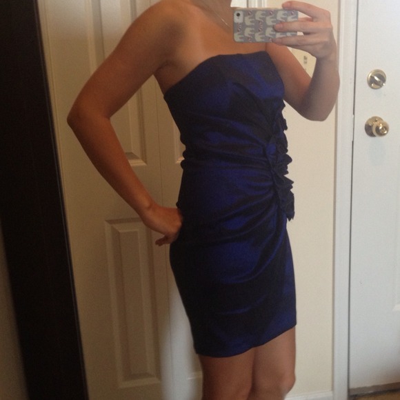 Beautiful curve hugging dress from Macy's - Picture 4 of 4