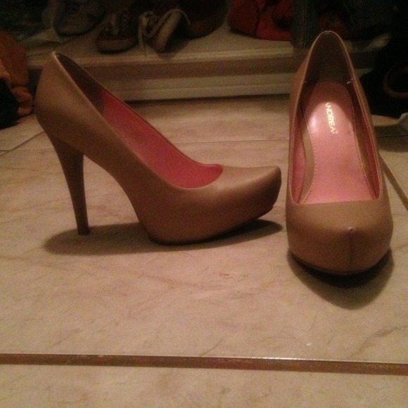 Beautiful Nude Pumps👠MAKE AN OFFER!*