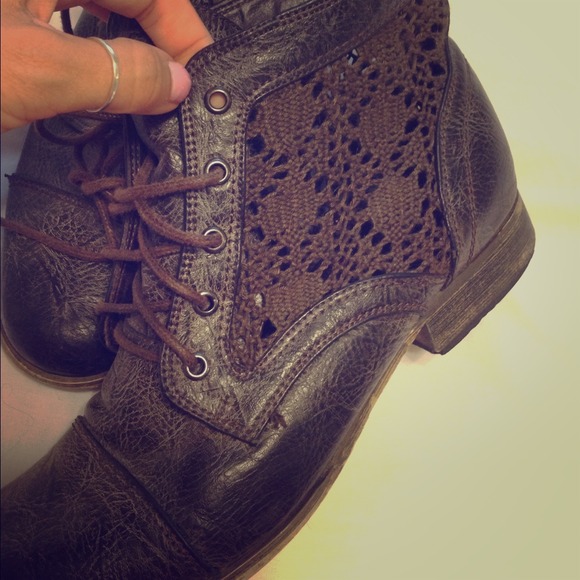 🚫Sold🚫Brown booties with crochet detail