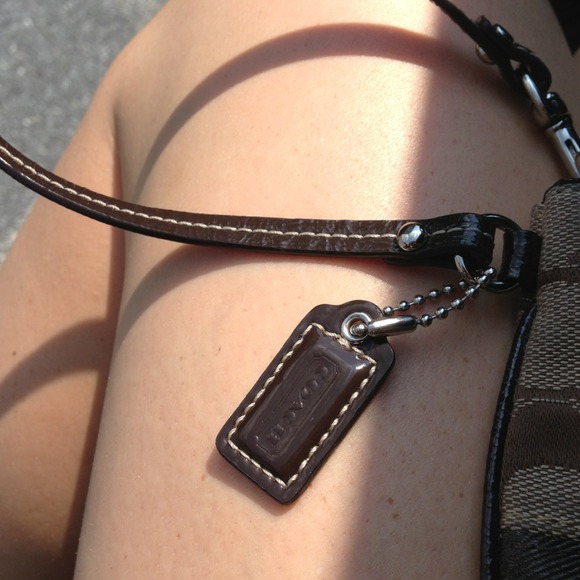 TEMPORARY REDUCTION 🎉Brown coach wristlet - Picture 2 of 5