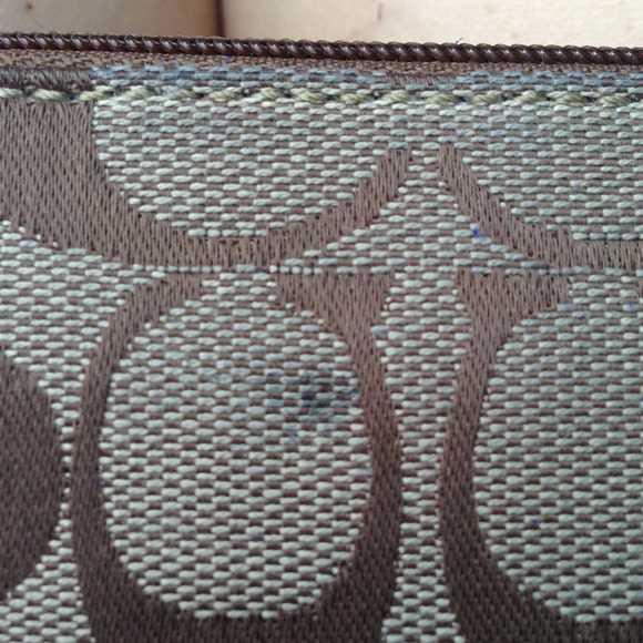 TEMPORARY REDUCTION 🎉Brown coach wristlet - Picture 3 of 5