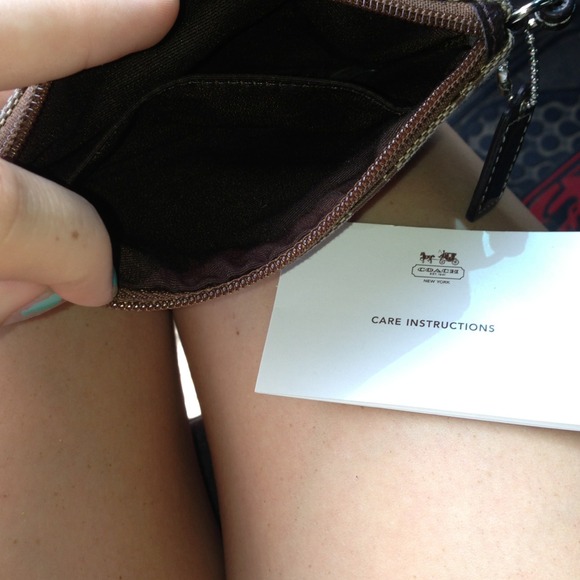 TEMPORARY REDUCTION 🎉Brown coach wristlet - Picture 4 of 5