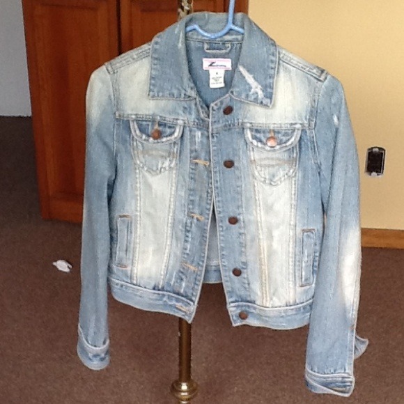 Traded.Jean jacket. - Picture 3 of 4