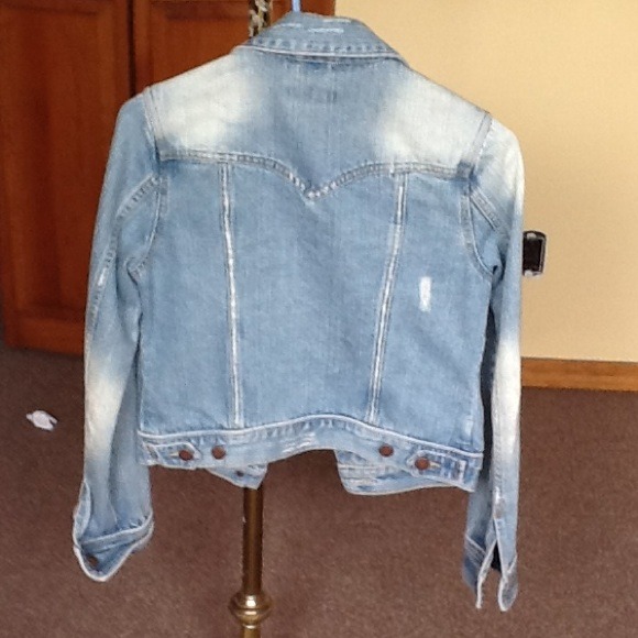 Traded.Jean jacket. - Picture 4 of 4